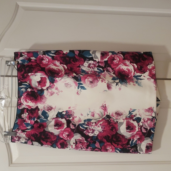 NWT White House Black Market Floral Pencil Skirt Size 10 - Picture 1 of 5